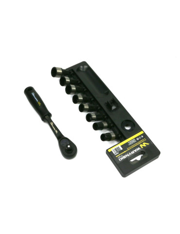 ZESTAW NASADEK 3/8"10-17 WMZ014
WMZ014
Zestaw L nasadek 3/8 10 11 12 13 14 15 16 17 mm z grzechotką Waryński
